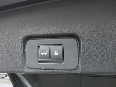 Used 2024 Nissan Rogue SV image 12