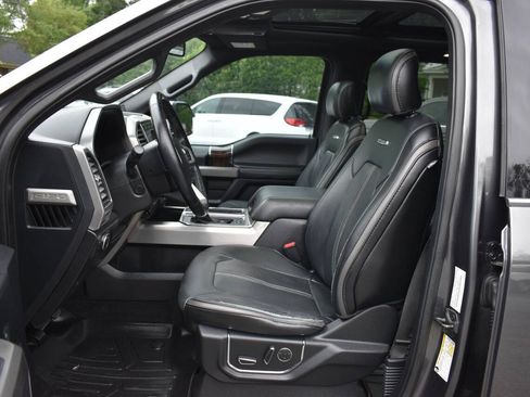 Used 2017 Ford F150 Platinum w/ Equipment Group 701A Luxury AWD/4WD image 8