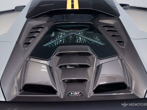 Used 2023 Lamborghini Huracan Tecnica RWD image 8