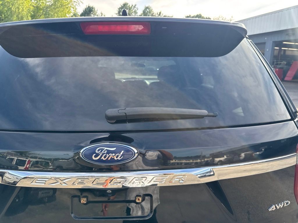 Used 2017 Ford Explorer XLT AWD/4WD image 46