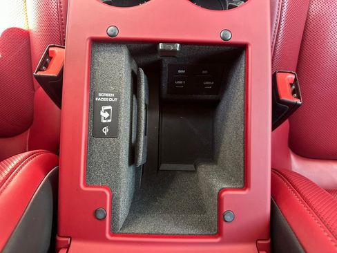 Certified 2024 Porsche Macan AWD/4WD image 30