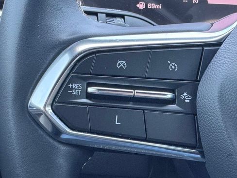 Used 2024 Chevrolet Traverse LT FWD image 9