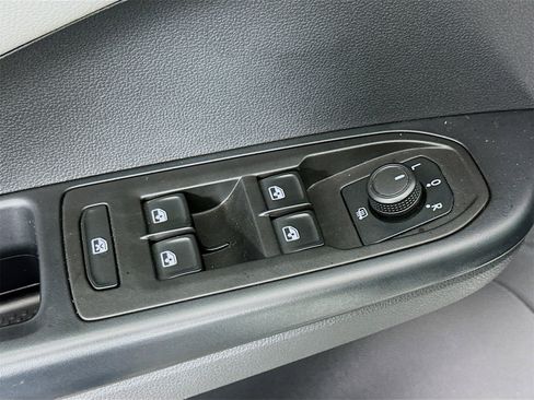 Used 2023 Volkswagen Taos SE image 17