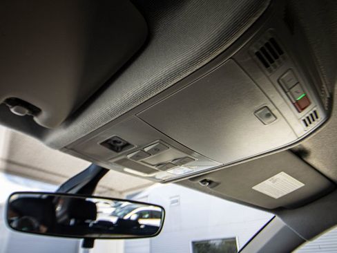 Certified 2023 Volkswagen Tiguan S image 33