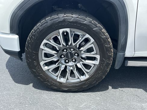 Used 2023 GMC Sierra 1500 Denali Ultimate AWD/4WD image 11