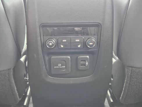 Used 2024 Buick Enclave Premium image 27