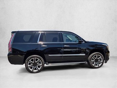 Used 2019 Cadillac Escalade Luxury AWD/4WD image 4