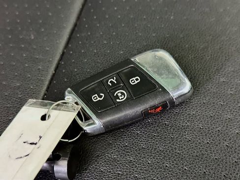 Used 2021 Volkswagen Atlas SE w/ Panoramic Sunroof Package image 28