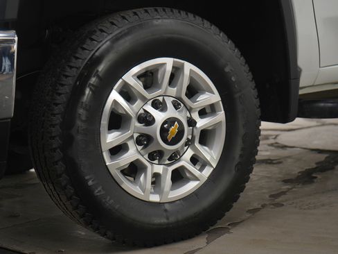 Used 2024 Chevrolet Silverado 2500 LT image 30