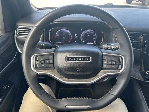 Used 2024 Jeep Wagoneer L Series III w/ Flexible Seating Group AWD/4WD image 17