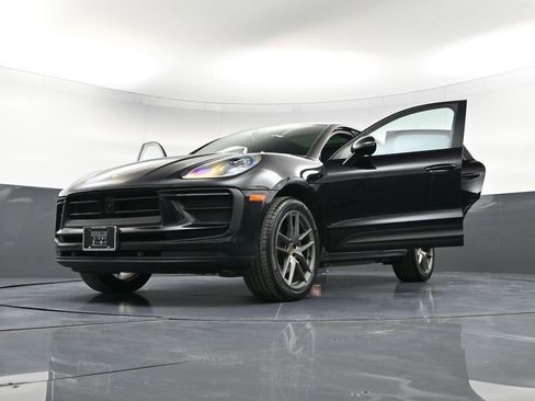 Certified 2023 Porsche Macan Turbo image 37