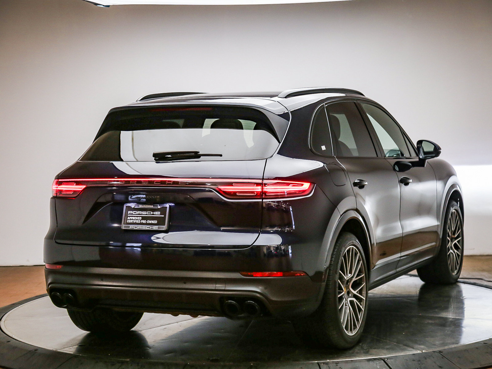 Certified 2023 Porsche Cayenne AWD/4WD image 7