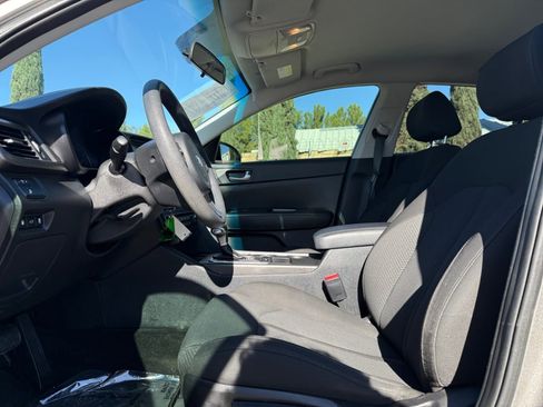 Used 2018 Kia Optima LX image 15