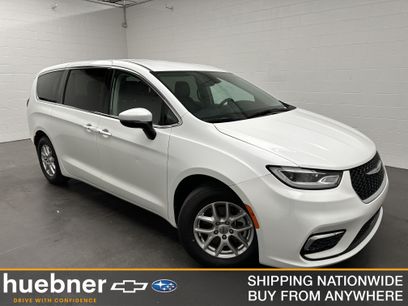 Used 2023 Chrysler Pacifica Touring-L