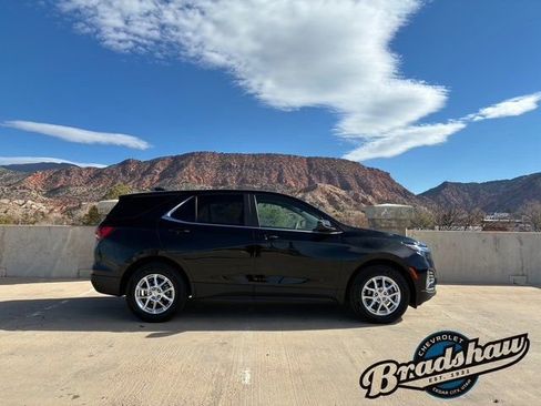Used 2022 Chevrolet Equinox LT image 3