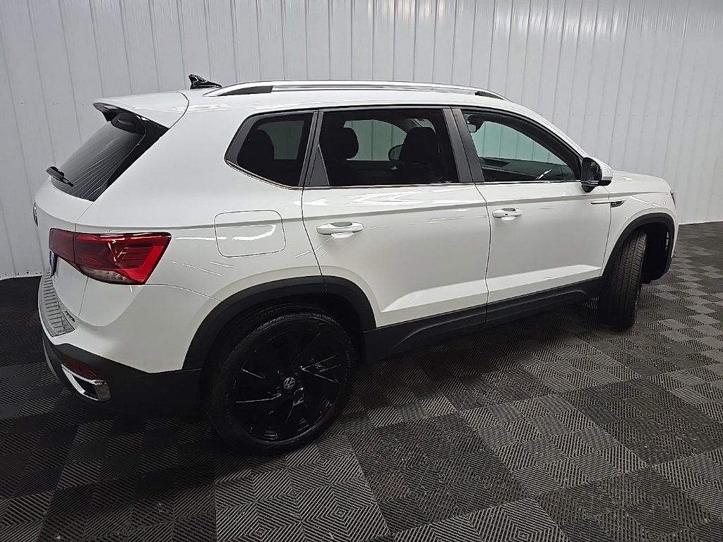 Used 2024 Volkswagen Taos SEL AWD/4WD image 3