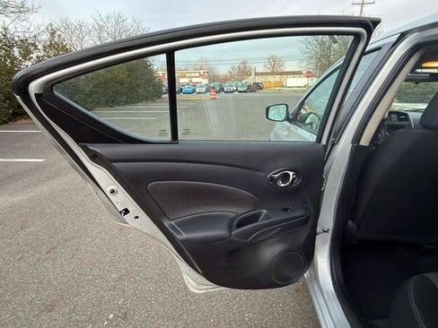 Used 2018 Nissan Versa SV image 18