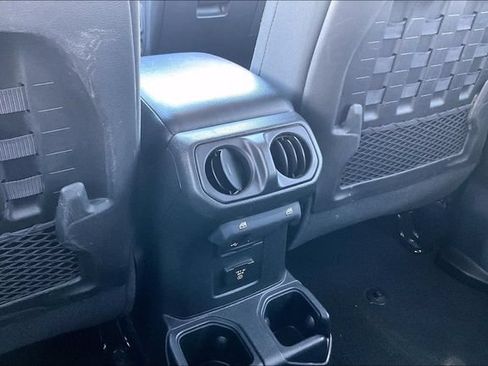 Used 2019 Jeep Wrangler Unlimited Rubicon AWD/4WD image 32