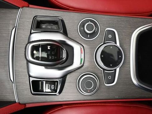 Used 2021 Alfa Romeo Stelvio Ti image 17