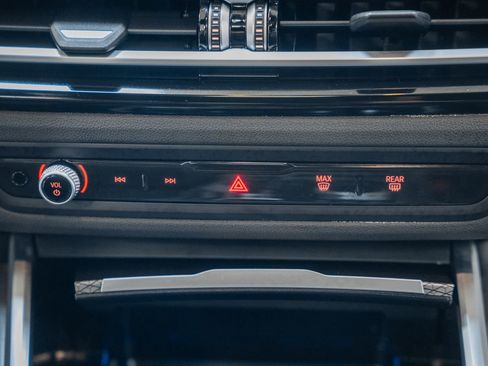 Used 2023 BMW 330i xDrive Sedan w/ M Sport Package image 27