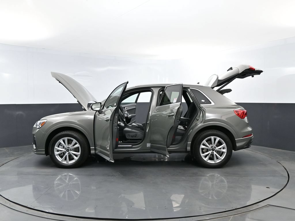Used 2025 Audi Q3 2.0T Premium w/ Convenience Package AWD/4WD image 30