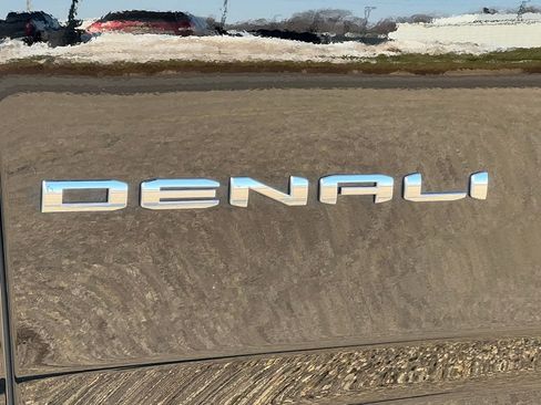 New 2025 GMC Yukon XL Denali w/ Denali Reserve Package image 12