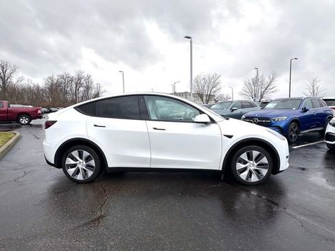 Used 2023 Tesla Model Y Long Range image 10