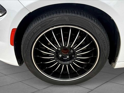 Used 2015 Dodge Charger SXT image 10