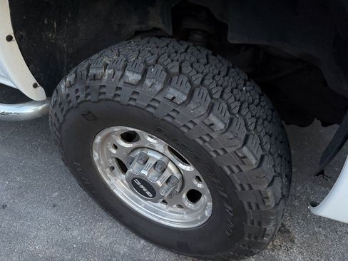 Used 2005 GMC Sierra 2500 SLE w/ Heavy-Duty Power Package AWD/4WD image 13