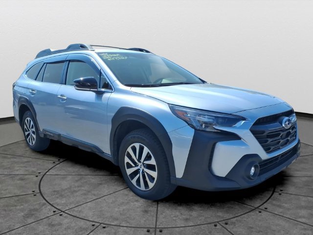 Used 2025 Subaru Outback Premium AWD/4WD image 3