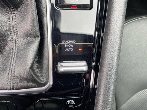 Used 2023 Jeep Compass Limited image 10