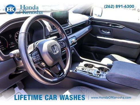 Certified 2025 Honda Pilot Sport image 10