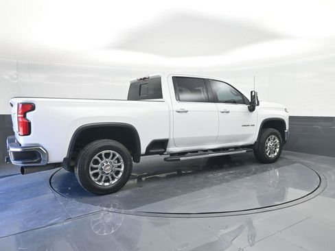 Used 2025 Chevrolet Silverado 3500 LTZ w/ LTZ Convenience Package image 15