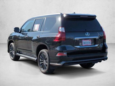 Used 2022 Lexus GX 460 Premium w/ Accessory Package image 8