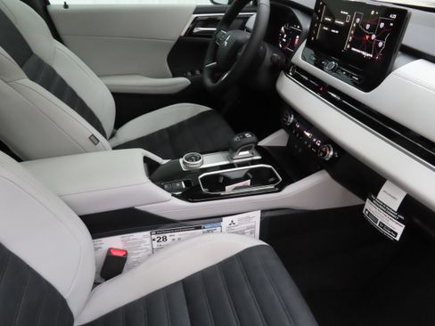 New 2026 Mitsubishi Outlander SE FWD image 25