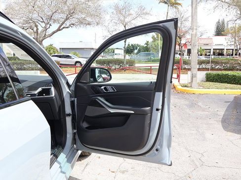 Used 2026 BMW X7 M60i image 28