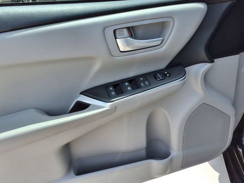 Used 2015 Toyota Camry LE FWD image 27