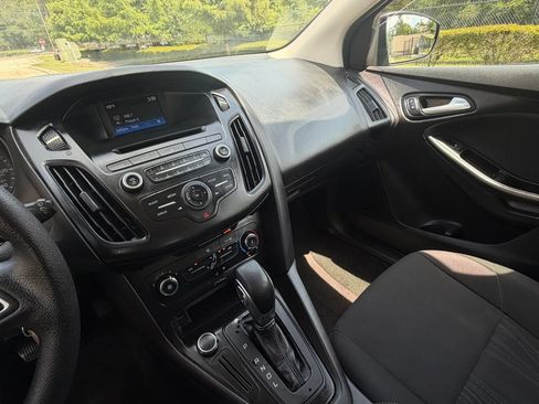 Used 2017 Ford Focus SE FWD image 20