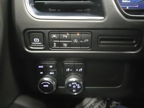 Certified 2022 GMC Yukon XL SLT w/ SLT Luxury Package image 19