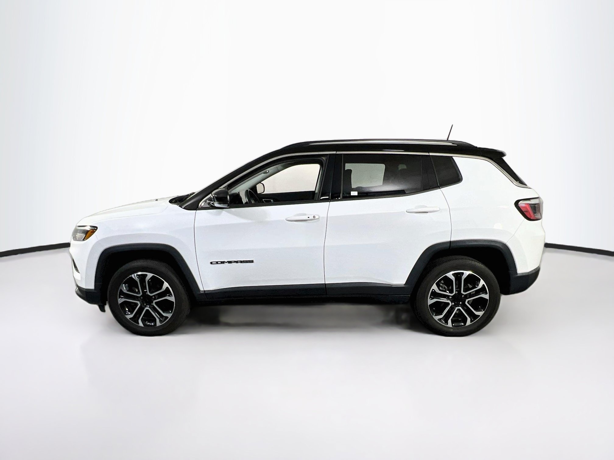Used 2022 Jeep Compass Limited w/ Sun and Sound Group AWD/4WD image 8