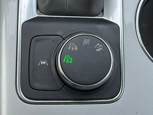 Used 2025 Chevrolet Blazer LT AWD/4WD image 28