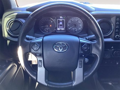 Used 2022 Toyota Tacoma TRD Sport image 12
