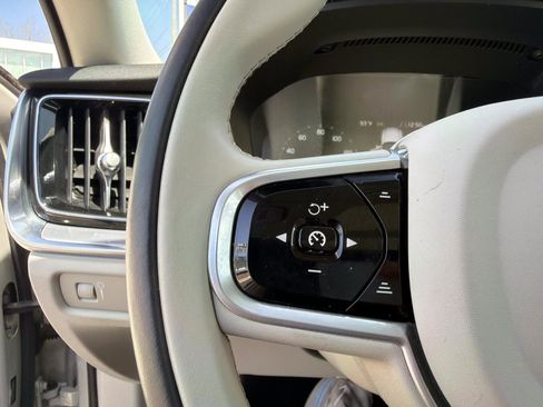 Used 2020 Volvo S60 T5 Momentum image 26