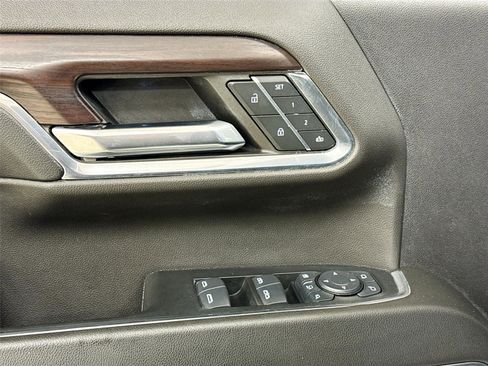 Used 2024 GMC Sierra 2500 SLT w/ SLT Premium Package image 18