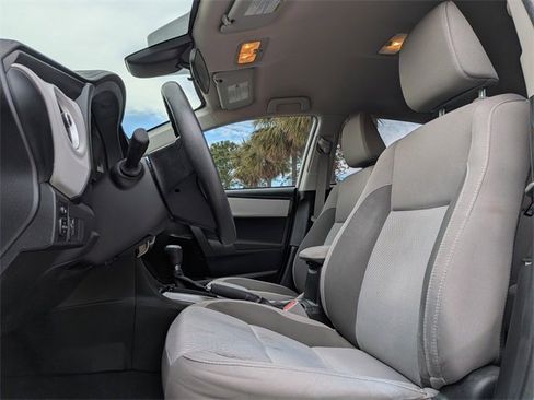 Used 2017 Toyota Corolla LE image 14