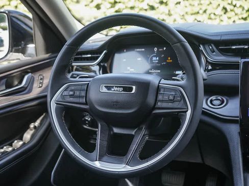 Used 2022 Jeep Grand Cherokee Limited 4xe w/ Luxury Tech Group II AWD/4WD image 15