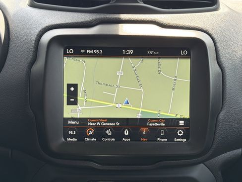 Used 2022 Jeep Renegade Latitude w/ Convenience Group AWD/4WD image 19