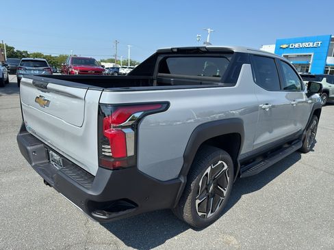 New 2026 Chevrolet Silverado EV LT image 9