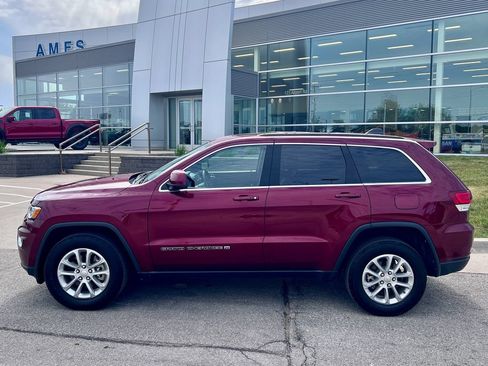 Used 2022 Jeep Grand Cherokee Laredo X AWD/4WD image 3