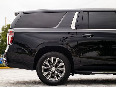 Used 2021 Chevrolet Suburban LT RWD image 16